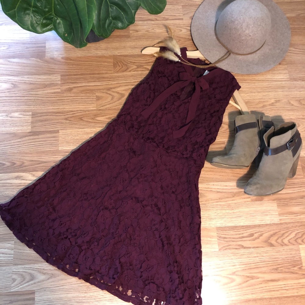 Sleeveless xhilaration maroon lace dress